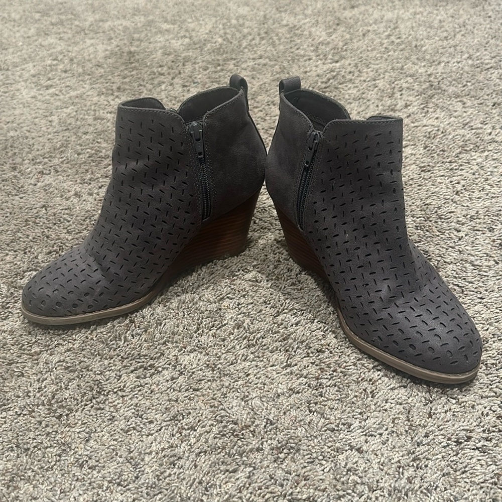 Women’s Report wedge boot. SZ 8